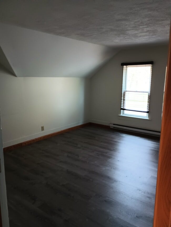 Bedroom - 615 Lake St