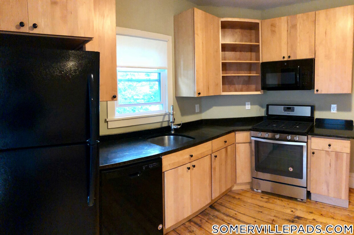 Primary Photo - 105 Summer St