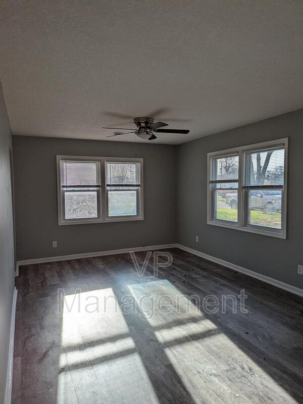 Building Photo - 2902 W 70th St