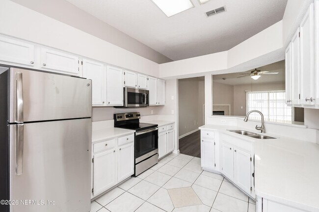 Building Photo - 13006 Staffordshire Dr S