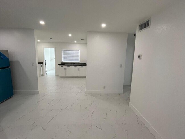 Foto del edificio - 3644 Melaleuca Ln