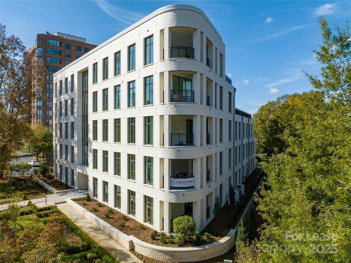 Foto principal - 1500 Queens Rd