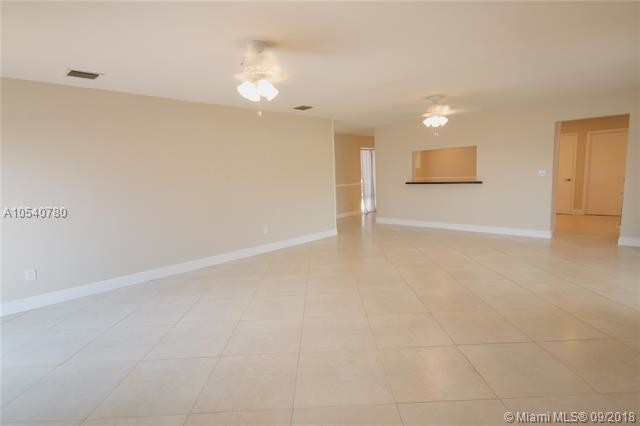 Building Photo - 9731 Bel Aire Dr
