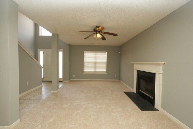 Foto del edificio - A large spacious home in Charlotte - Pet friendly