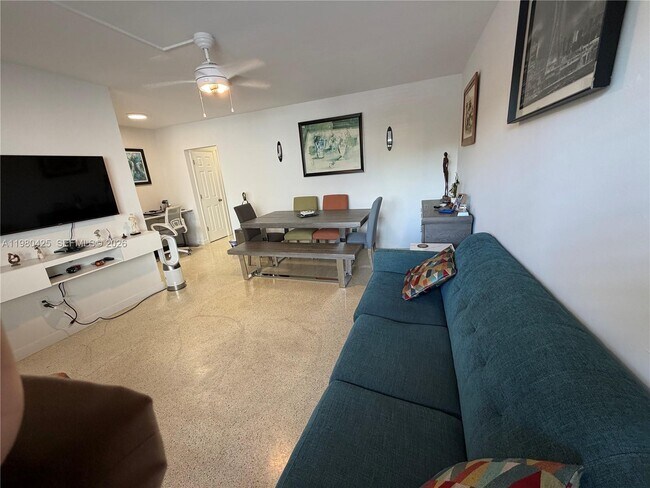 Foto del edificio - 3055 SW 1st Ave