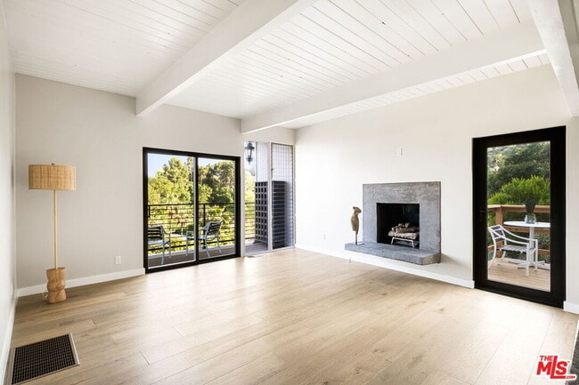 Building Photo - 2359 Sunset Heights Dr