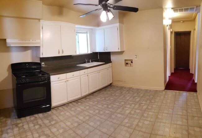 Building Photo - 906 Rose Cir