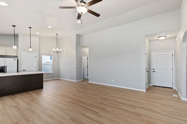 Foto del edificio - 1163 White Birch Ave