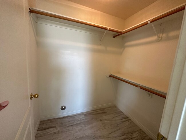 Building Photo - Spacious 4-Bedroom Gem with Modern Upgrade...
