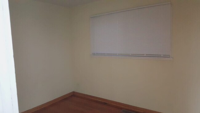 Foto del edificio - 448 W Division St