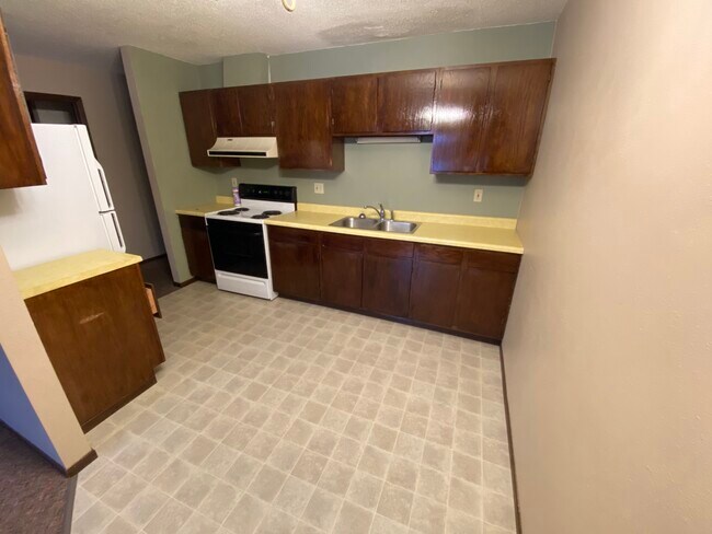 Building Photo - 550 8th St W