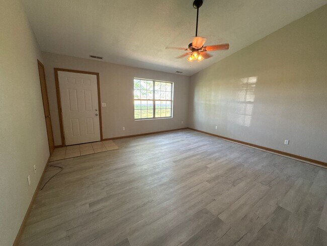 Foto del edificio - 21/23/25 Boone Crossing Drive