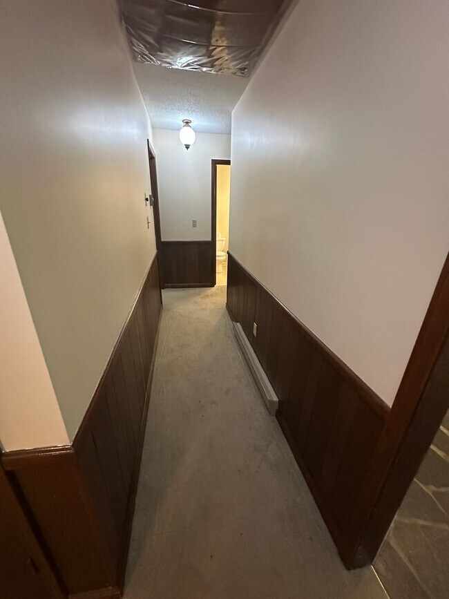 Foto del edificio - Private, Spacious, Well Maintained 3 Bedro...
