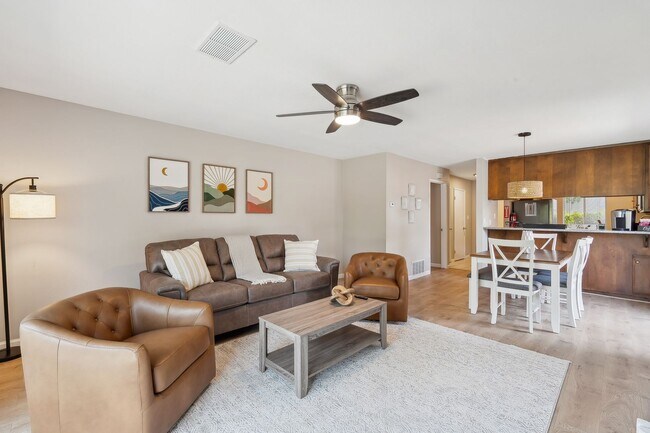 Foto del edificio - Lovely 2 bed / 2 bath Home in Stonegate