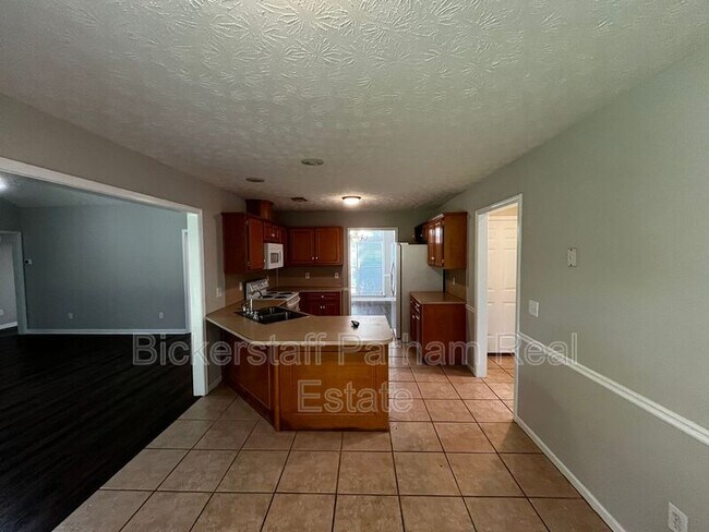 Building Photo - 8012 Rocky Creek Dr