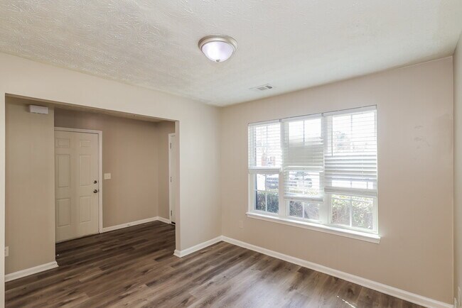 Foto del edificio - 9422 Lakeview Rd