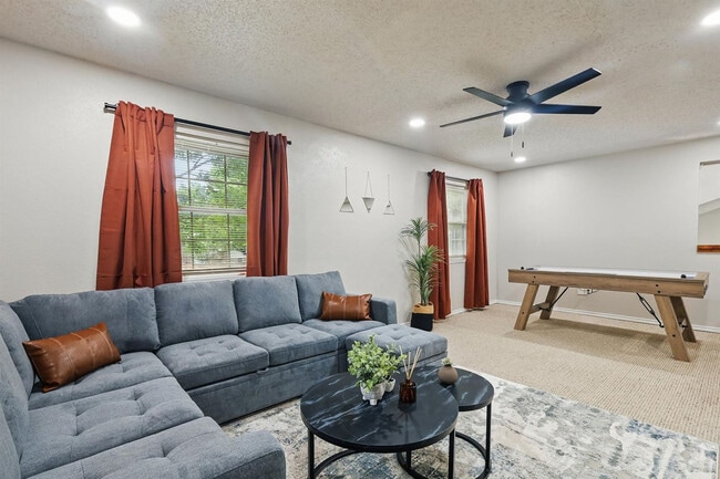 Building Photo - 5830 Jester Dr