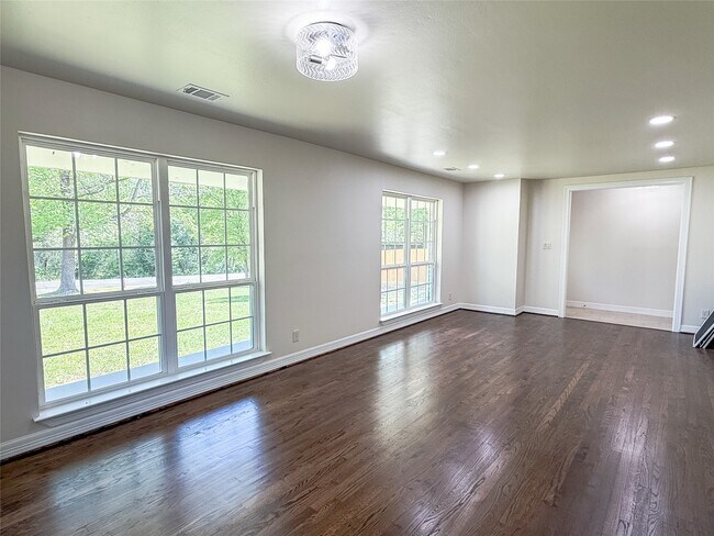 Foto del edificio - 7142 State Hwy 75 S