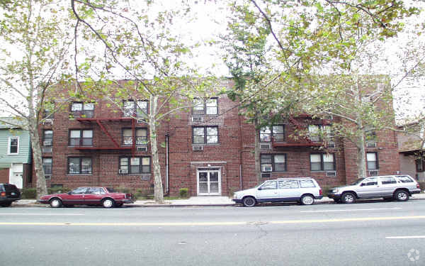 Foto principal - 1651 Williamsbridge Rd