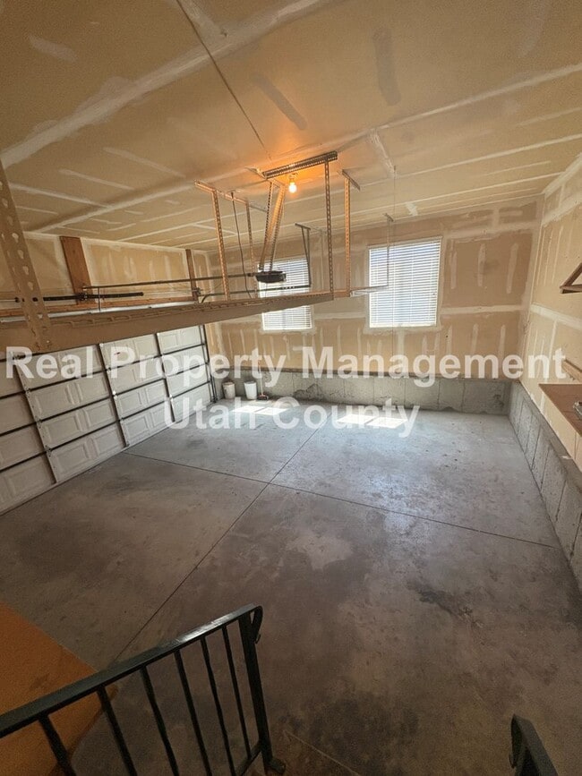 Building Photo - 5 bedroom home in Saratoga Springs