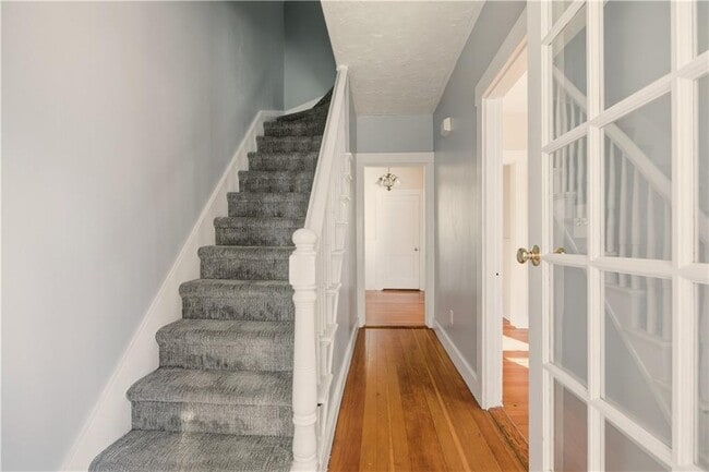 Building Photo - 65 Maple Ave