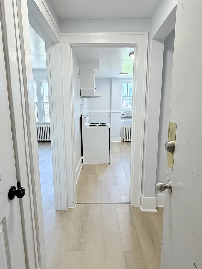 Building Photo - 524 Pitt St W