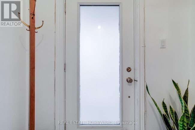 Building Photo - 140 Millicent St