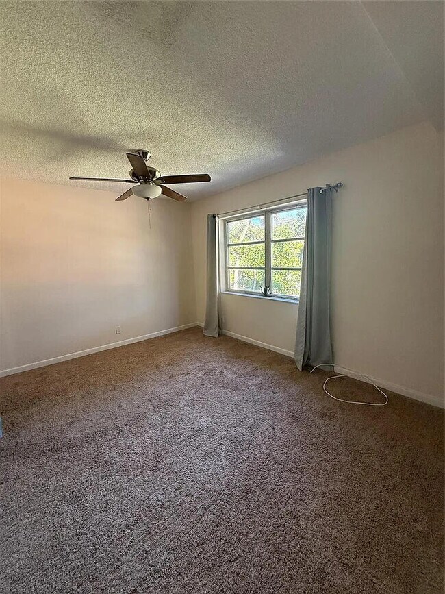Foto del edificio - 3007 NW 68th St