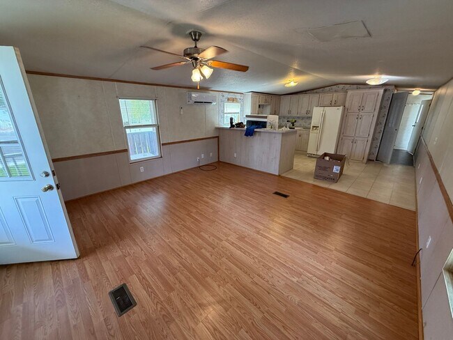 Foto del edificio - 2 Bedroom 1 Bath House With Covered Patio,...