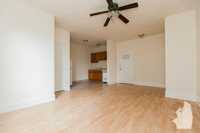 Foto del edificio - 0 bedroom in Chicago IL 60625
