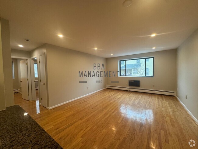 Building Photo - 28 Brentwood St