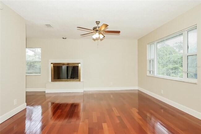 Building Photo - 38 Woodlake Dr