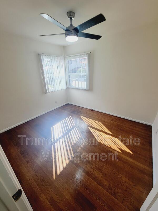 Foto del edificio - 2327.75 Merton Ave