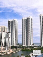 Building Photo - 300 Bayview Dr