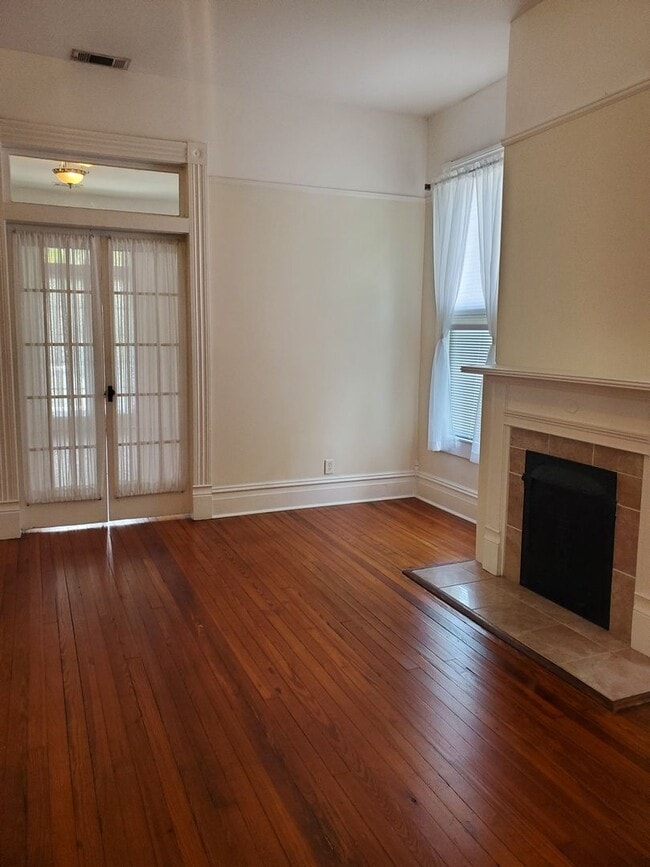 Building Photo - Half Off First Month's Rent! Beautiful 2 Bedroom/ 2 Bathroom in Savannah, GA