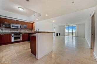 Building Photo - 14951 Royal Oaks Ln
