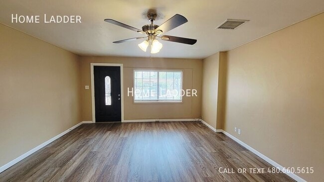 Photo - 2226 E Mitchell Dr House