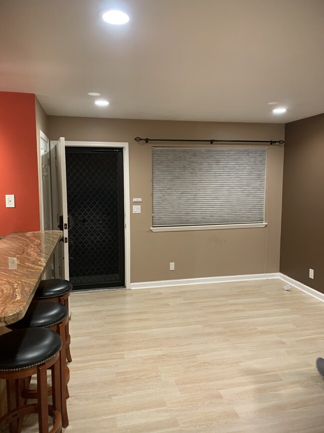 Living - 360 N 1st St