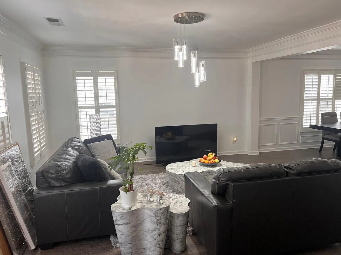 Foto principal - 2325 Kew Gardens Dr