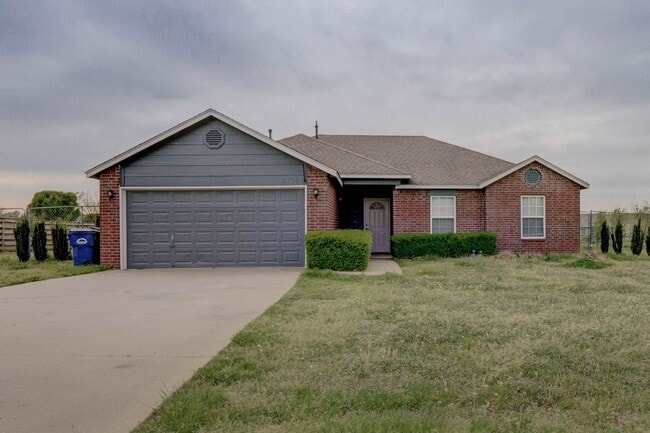 Building Photo - Collinsville Country Living