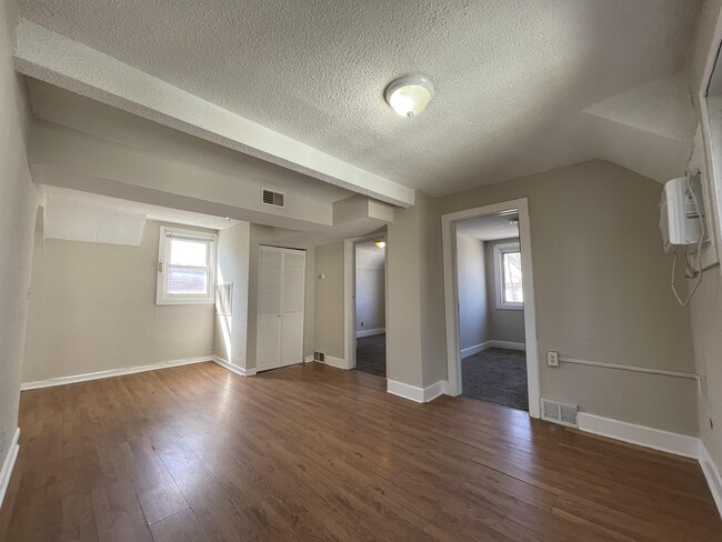 Building Photo - 2113 5th St NE