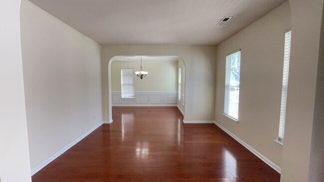 Foto del edificio - Large Two Story Home available in Cane Bay