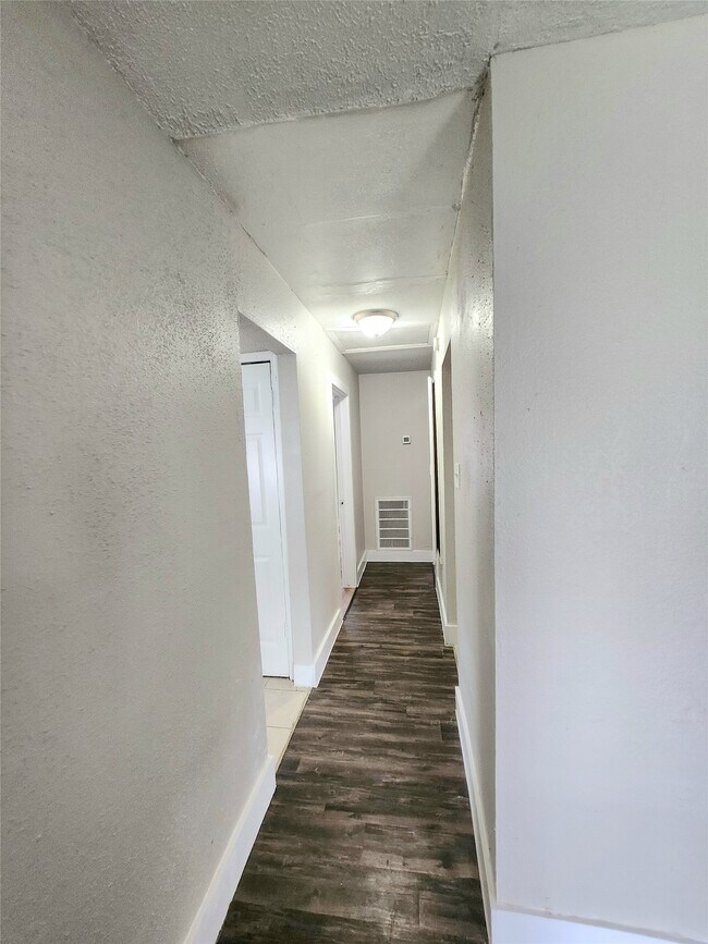 Foto del edificio - 9110 Kentshire Dr