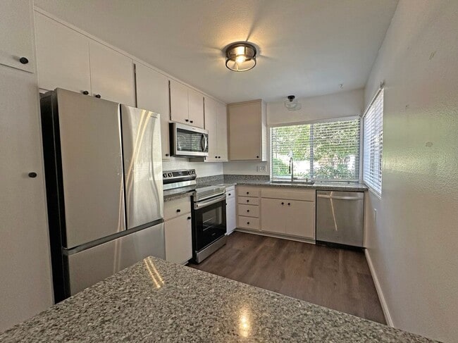 Building Photo - 499 Serento Cir