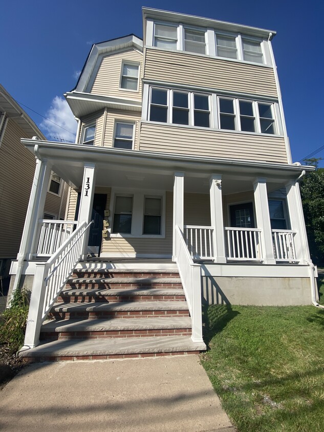 Primary Photo - 131 Claremont Ave