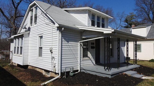 Building Photo - 1330 S Spring St