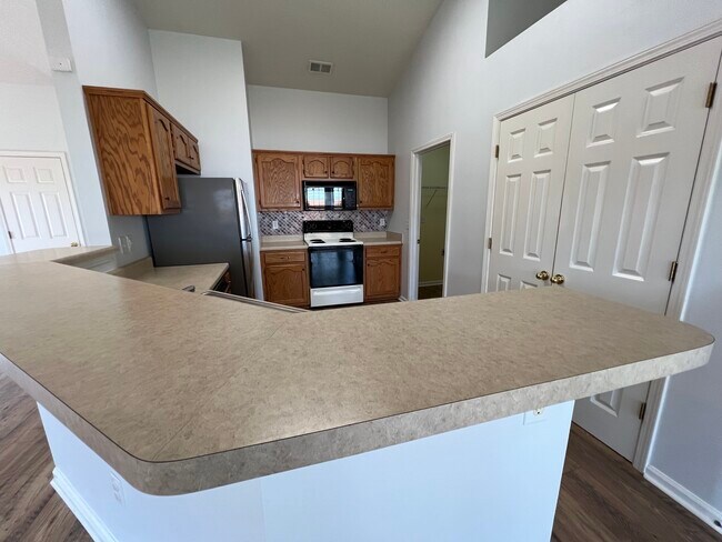 Kitchen - 1624 Cherry Creek Dr