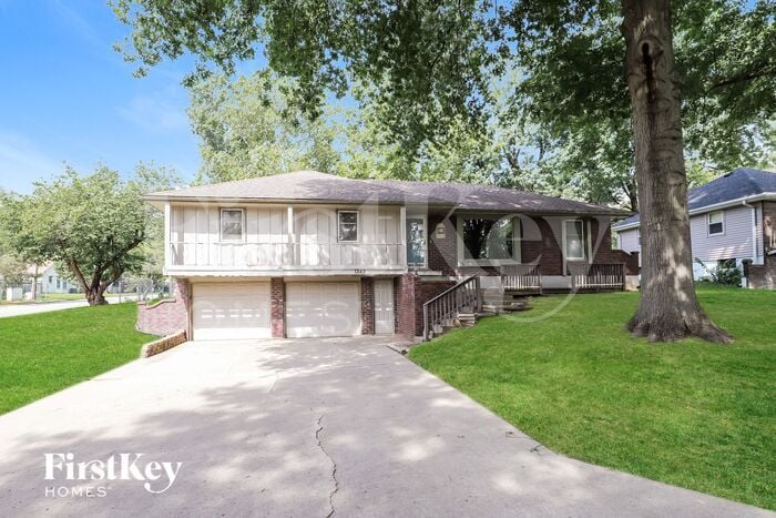 Primary Photo - 1343 SW Horizon Dr