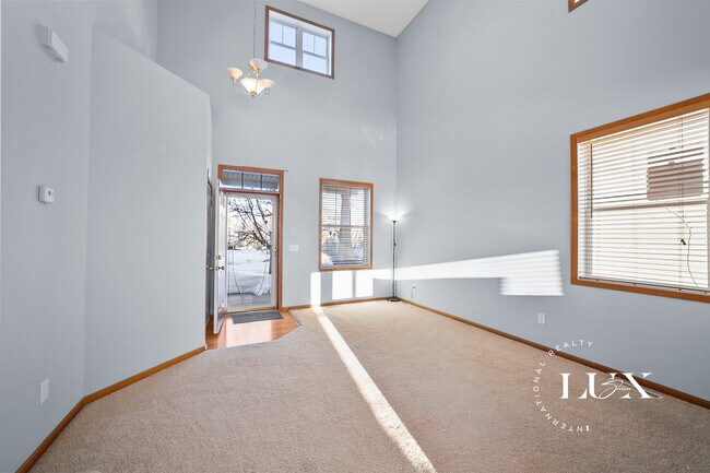 Foto del edificio - 6757 Urbandale Ln N