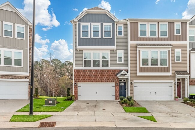 Gorgeous, Like New, 4-Bed 3.5-Bath in Brier Creek! - Gorgeous, Like New, 4-Bed 3.5-Bath in Brier Creek! House